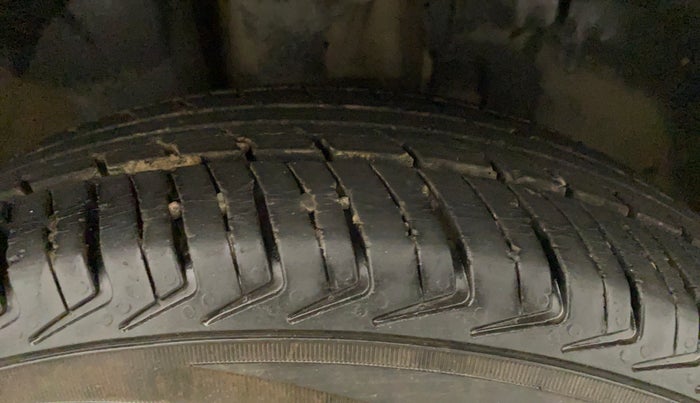 2016 Renault Kwid RXT 0.8, Petrol, Manual, 40,543 km, Right Front Tyre Tread