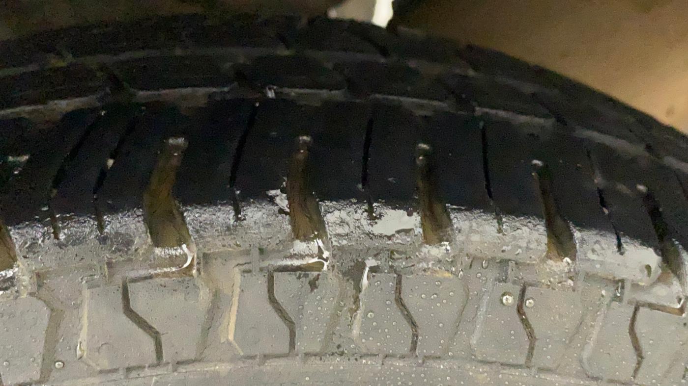 2013 Hyundai Eon MAGNA +, Petrol, Manual, 1,00,365 km, Right Rear Tyre Tread