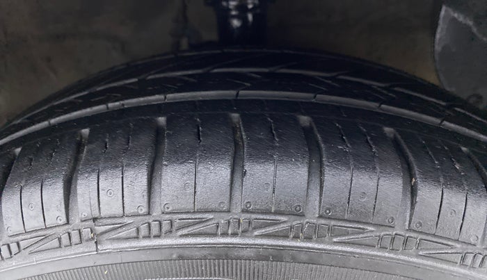 2017 Hyundai Grand i10 SPORTZ (O) 1.2 AT VTVT, CNG, Automatic, 92,144 km, Right Front Tyre Tread