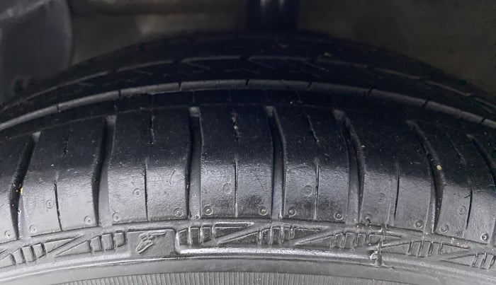 2017 Hyundai Grand i10 SPORTZ (O) 1.2 AT VTVT, CNG, Automatic, 92,144 km, Left Front Tyre Tread
