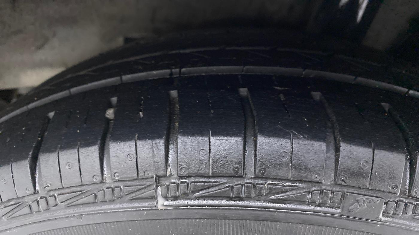 2017 Hyundai Grand i10 SPORTZ (O) 1.2 AT VTVT, CNG, Automatic, 92,144 km, Left Rear Tyre Tread