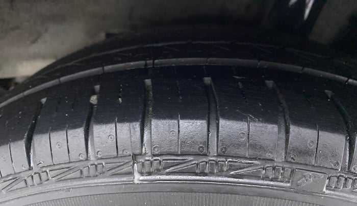 2017 Hyundai Grand i10 SPORTZ (O) 1.2 AT VTVT, CNG, Automatic, 92,144 km, Left Rear Tyre Tread