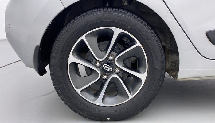 2017 Hyundai Grand i10 SPORTZ (O) 1.2 AT VTVT, CNG, Automatic, 92,144 km, Right Rear Wheel