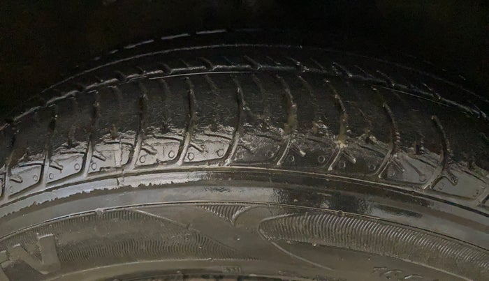 2014 Maruti Celerio VXI AMT, Petrol, Automatic, 55,855 km, Right Front Tyre Tread