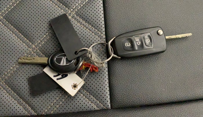 2022 Tata Tiago XT CNG, CNG, Manual, 87,539 km, Key Close Up