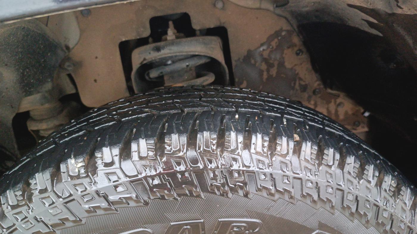 2015 Mahindra TUV300 T8, Diesel, Manual, 1,30,605 km, Left Front Tyre Tread