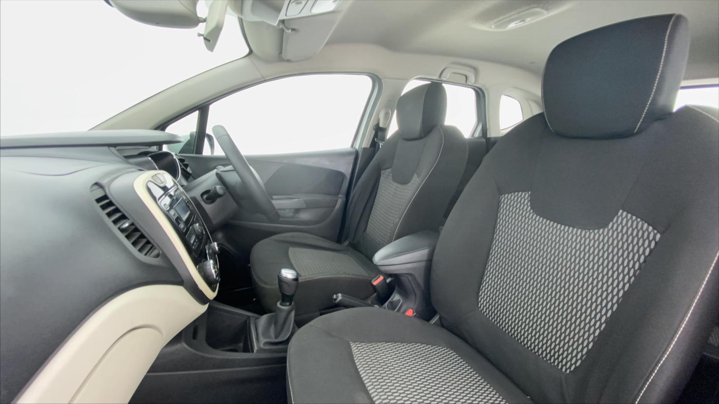 2018 Renault Captur RXE PETROL MT, Petrol, Manual, 28,702 km, Right Side Front Door Cabin