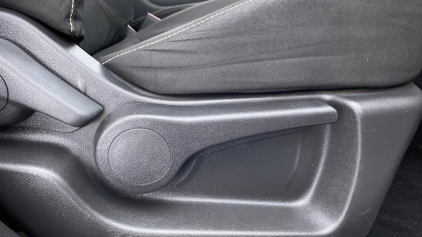 2018 Renault Captur RXE PETROL MT, Petrol, Manual, 28,702 km, Driver Side Adjustment Panel