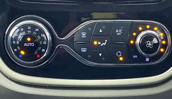 2018 Renault Captur RXE PETROL MT, Petrol, Manual, 28,702 km, Automatic Climate Control