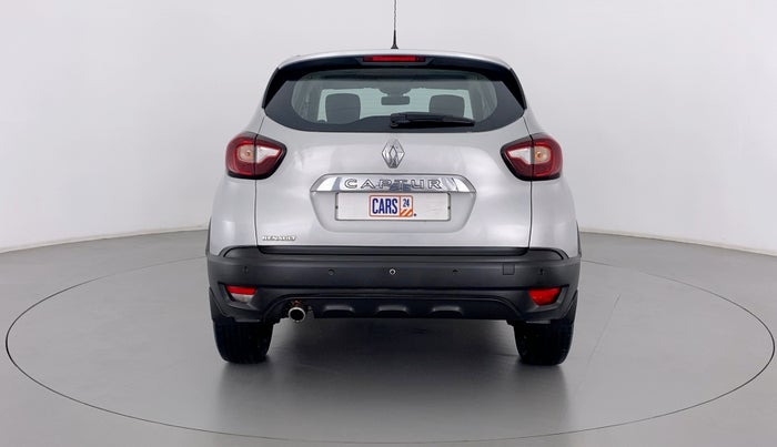 2018 Renault Captur RXE PETROL MT, Petrol, Manual, 28,702 km, Back/Rear