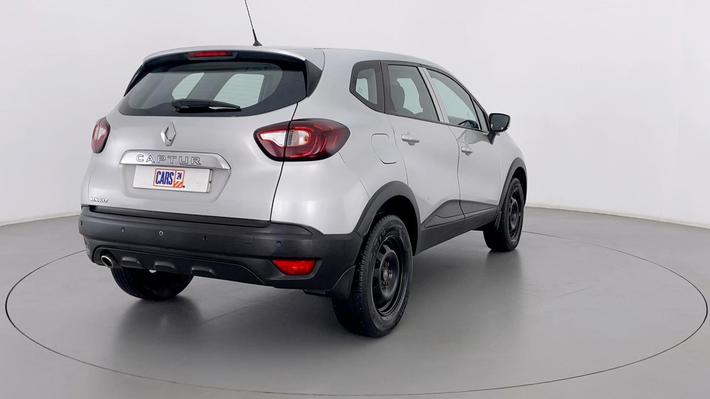 2018 Renault Captur RXE PETROL MT, Petrol, Manual, 28,702 km, Right Back Diagonal