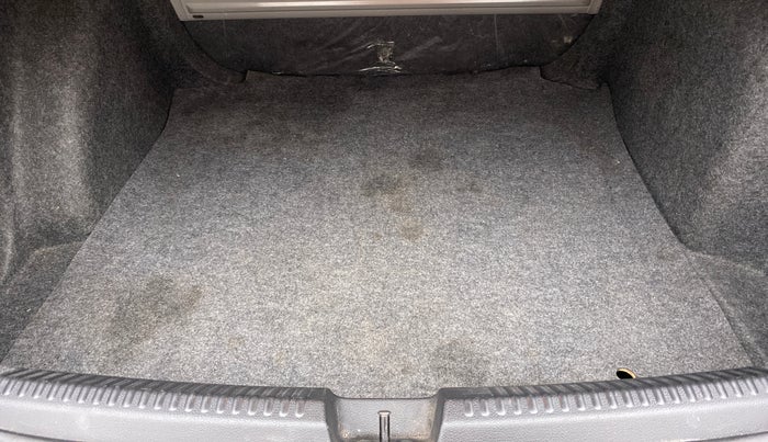 2014 Volkswagen Vento HIGHLINE PETROL AT, Petrol, Automatic, 42,765 km, Boot Inside