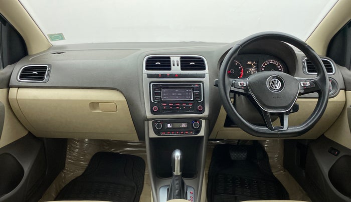 2014 Volkswagen Vento HIGHLINE PETROL AT, Petrol, Automatic, 42,765 km, Dashboard