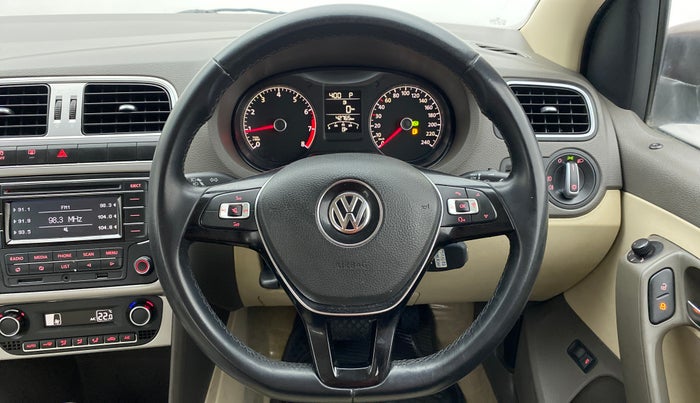 2014 Volkswagen Vento HIGHLINE PETROL AT, Petrol, Automatic, 42,765 km, Steering Wheel Close Up