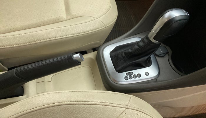 2014 Volkswagen Vento HIGHLINE PETROL AT, Petrol, Automatic, 42,765 km, Gear Lever