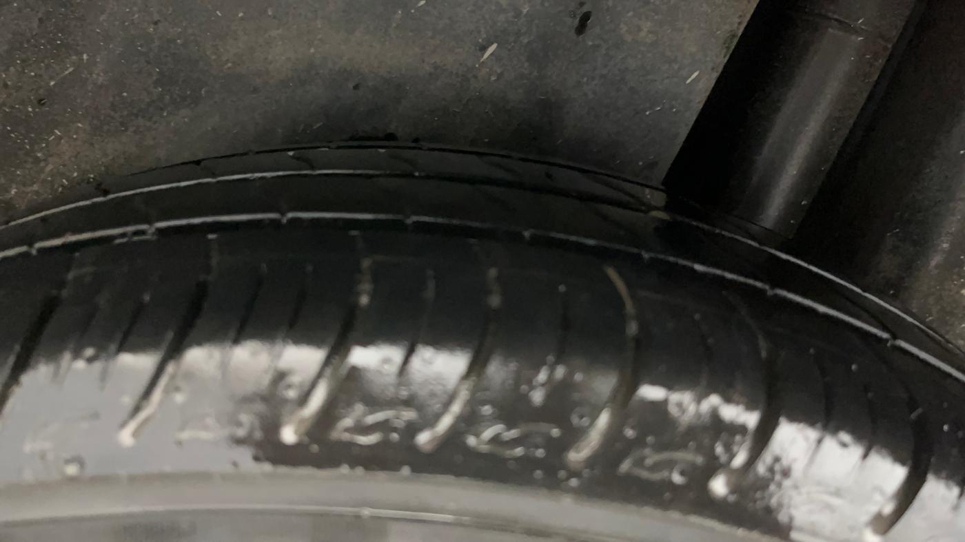2014 Maruti Ciaz ZXI, Petrol, Manual, 76,034 km, Left Rear Tyre Tread