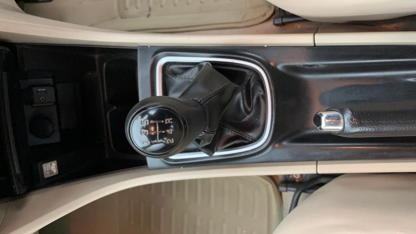 2014 Maruti Ciaz ZXI, Petrol, Manual, 76,034 km, Gear Lever