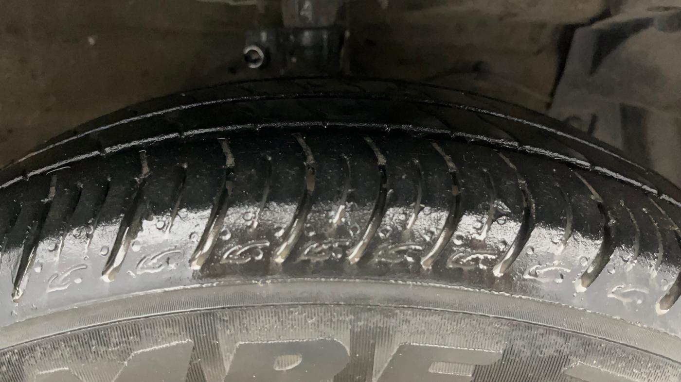 2014 Maruti Ciaz ZXI, Petrol, Manual, 76,034 km, Right Front Tyre Tread