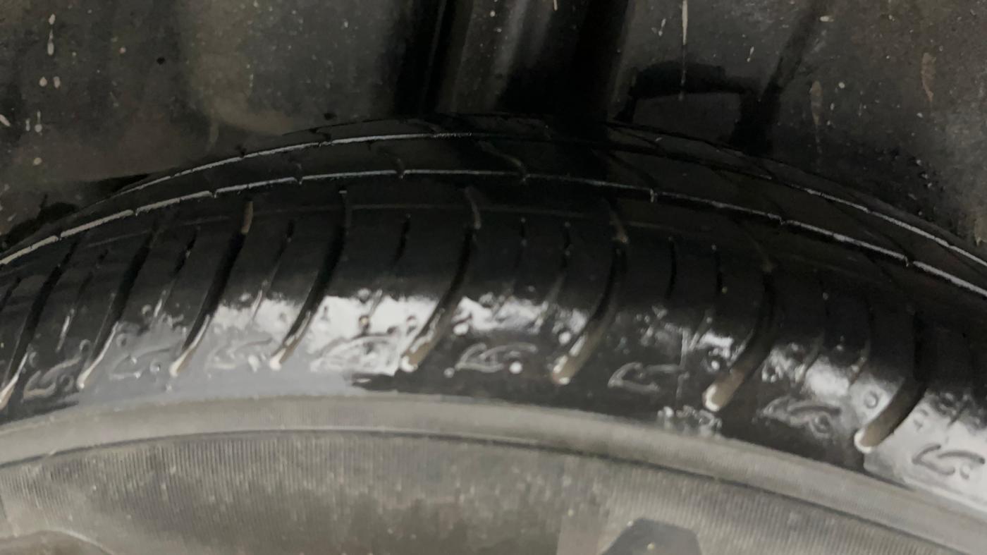 2014 Maruti Ciaz ZXI, Petrol, Manual, 76,034 km, Right Rear Tyre Tread