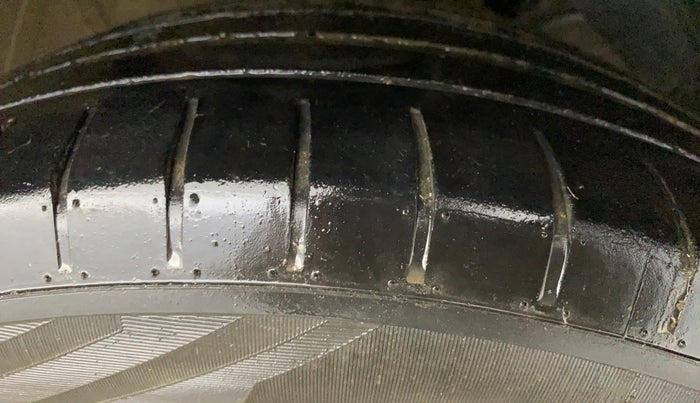 2023 Toyota Glanza G AMT, Petrol, Automatic, 82,764 km, Right Front Tyre Tread