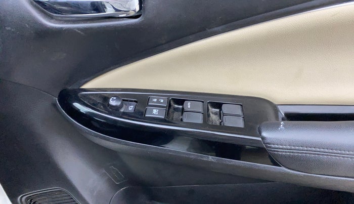 2023 Toyota Glanza G AMT, Petrol, Automatic, 82,764 km, Driver Side Door Panels Control