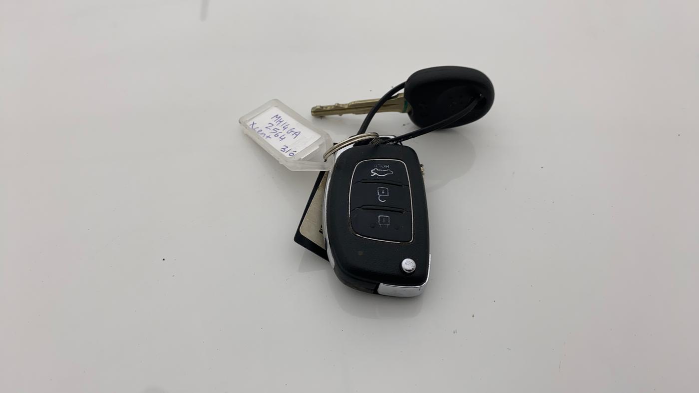 2016 Hyundai Xcent S 1.2, Petrol, Manual, 64,717 km, Key Close Up