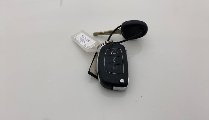 2016 Hyundai Xcent S 1.2, Petrol, Manual, 64,637 km, Key Close Up