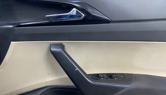 2022 Skoda SLAVIA AMBITION 1.0L TSI AT, Petrol, Automatic, 25,213 km, Driver Side Door Panels Control
