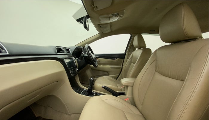 2016 Maruti Ciaz ZXI+, Petrol, Manual, 94,136 km, Right Side Front Door Cabin