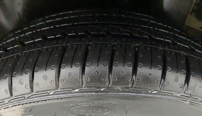 2016 Maruti Ciaz ZXI+, Petrol, Manual, 94,136 km, Left Rear Tyre Tread