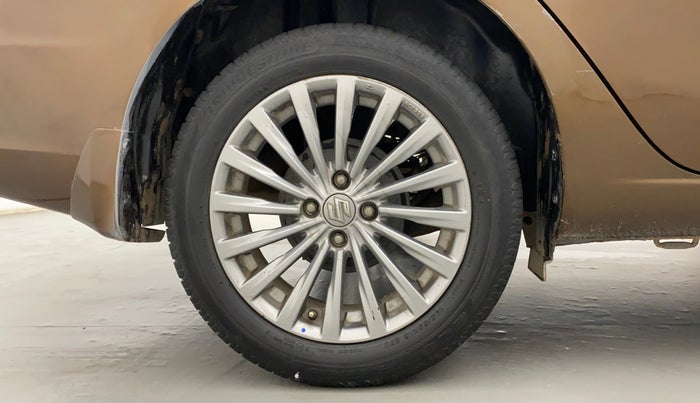 2016 Maruti Ciaz ZXI+, Petrol, Manual, 94,136 km, Right Rear Wheel