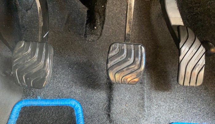 2022 Renault Kiger RXT (O) MT, Petrol, Manual, 48,973 km, Pedals