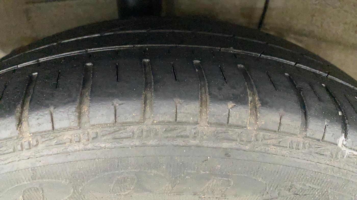 2018 Hyundai Grand i10 MAGNA 1.2 VTVT, CNG, Manual, 65,158 km, Right Rear Tyre Tread