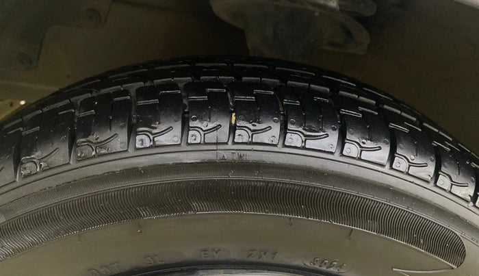 2016 Hyundai Eon MAGNA +, Petrol, Manual, 50,316 km, Left Front Tyre Tread