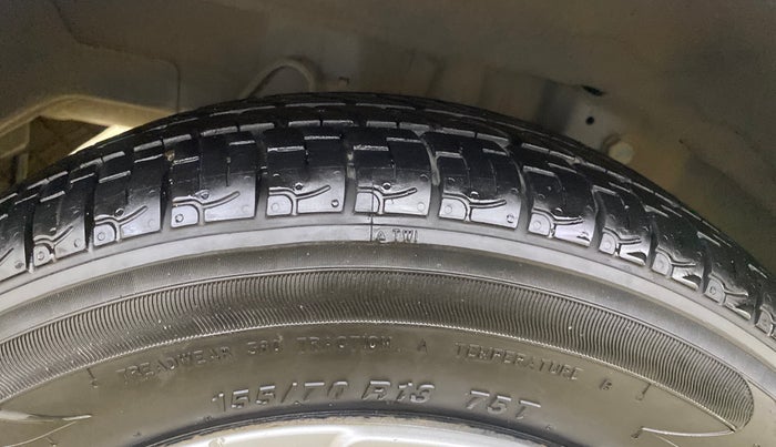 2016 Hyundai Eon MAGNA +, Petrol, Manual, 50,316 km, Right Rear Tyre Tread