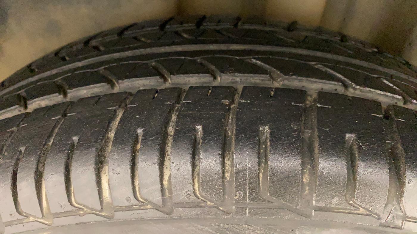 2013 Volkswagen Vento HIGHLINE DIESEL 1.6, Diesel, Manual, 81,635 km, Left Rear Tyre Tread