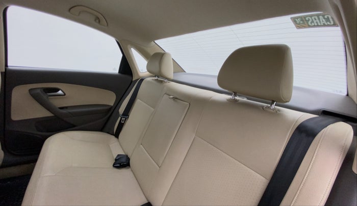 2013 Volkswagen Vento HIGHLINE DIESEL 1.6, Diesel, Manual, 81,635 km, Right Side Rear Door Cabin