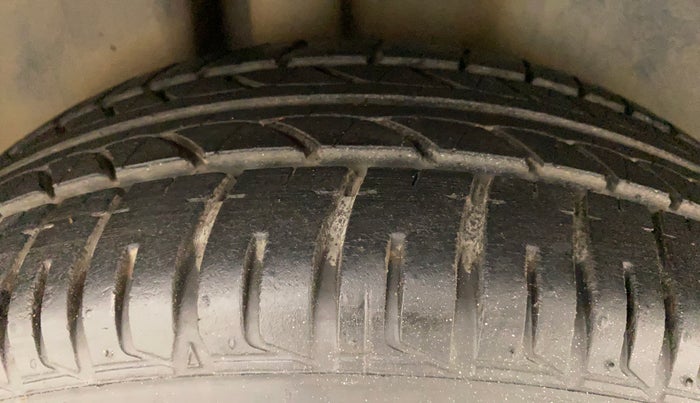 2013 Volkswagen Vento HIGHLINE DIESEL 1.6, Diesel, Manual, 81,635 km, Right Rear Tyre Tread