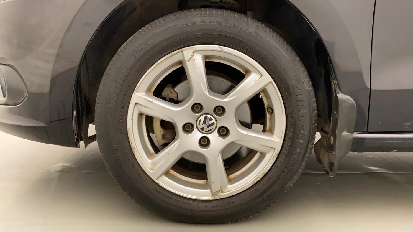 2013 Volkswagen Vento HIGHLINE DIESEL 1.6, Diesel, Manual, 81,635 km, Left Front Wheel