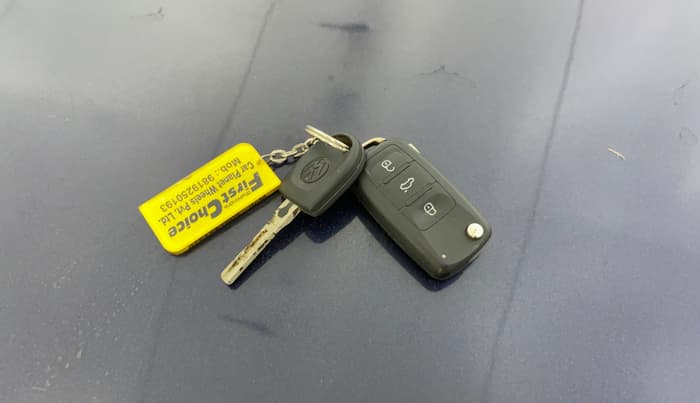 2015 Volkswagen Polo COMFORTLINE 1.2L, Petrol, Manual, 52,508 km, Key Close Up