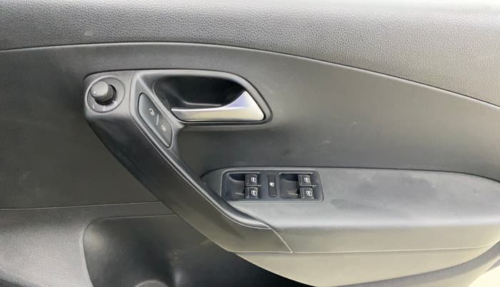 2015 Volkswagen Polo COMFORTLINE 1.2L, Petrol, Manual, 52,508 km, Driver Side Door Panels Control