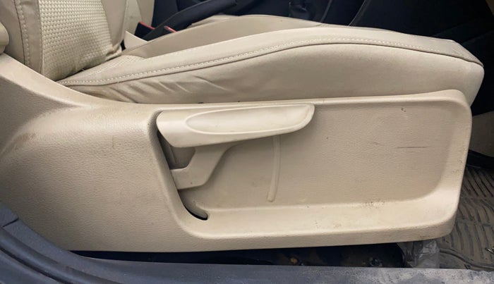 2017 Volkswagen Ameo COMFORTLINE PLUS 1.2L, Petrol, Manual, 84,816 km, Driver Side Adjustment Panel