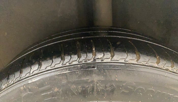 2017 Volkswagen Ameo COMFORTLINE PLUS 1.2L, Petrol, Manual, 84,816 km, Left Rear Tyre Tread