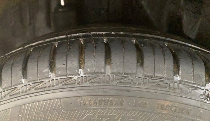 2015 Honda Brio S MT, Petrol, Manual, 29,301 km, Right Rear Tyre Tread