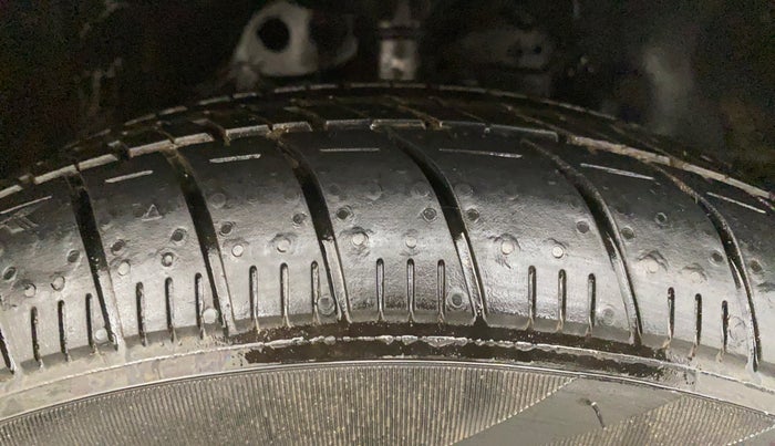 2015 Honda Brio S MT, Petrol, Manual, 29,301 km, Right Front Tyre Tread