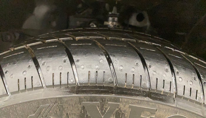 2015 Honda Brio S MT, Petrol, Manual, 29,301 km, Left Front Tyre Tread