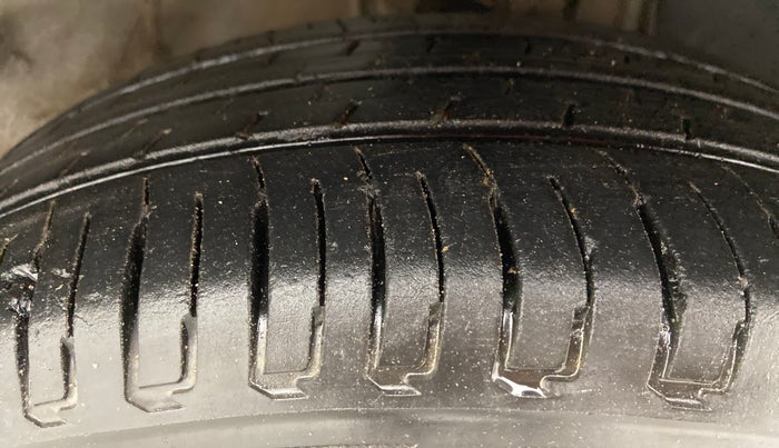 2021 Hyundai NEW I20 MAGNA 1.5 MT, Diesel, Manual, 11,726 km, Right Front Tyre Tread