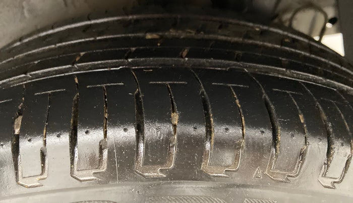 2021 Hyundai NEW I20 MAGNA 1.5 MT, Diesel, Manual, 11,726 km, Left Rear Tyre Tread