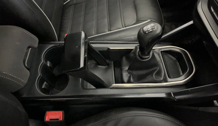 2022 Tata Harrier XT PLUS 2.0L KRYOTEC DARK EDITON, Diesel, Manual, 89,505 km, Gear Lever