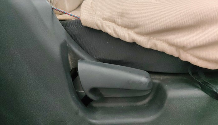 2013 Maruti Wagon R 1.0 LXI CNG, CNG, Manual, 49,920 km, Driver Side Adjustment Panel